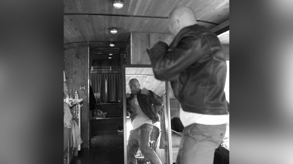 Джейсон Стэйтем показал свои фирменные приёмы на новых фотографиях со съёмок «Неудержимых 4»
Джейсон Стэйтем показал свои фирменные приёмы на новых фотографиях со съёмок «Неудержимых 4»