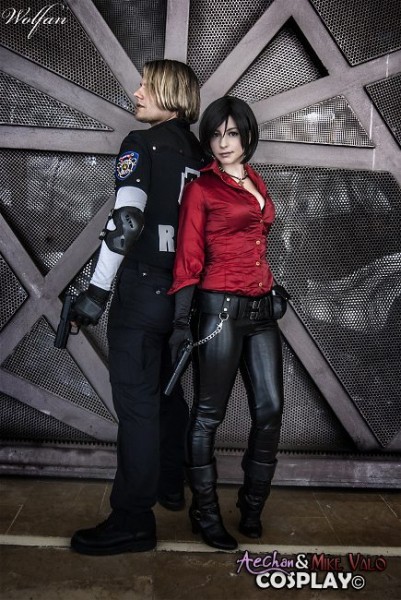 Хоррор-косплей: Ада Вонг и Леон Кеннеди из Resident Evil Хоррор-косплей: Ада Вонг и Леон Кеннеди из Resident Evil