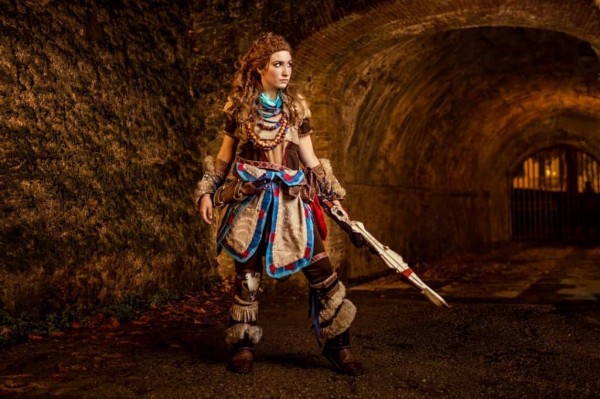 Косплей охотницы на роботов Элой из Horizon Zero Dawn