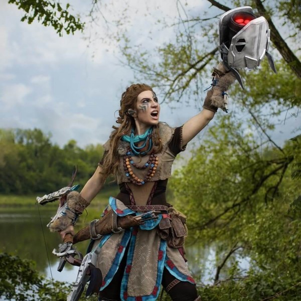Косплей охотницы на роботов Элой из Horizon Zero Dawn