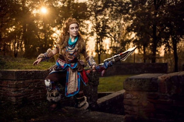 Косплей охотницы на роботов Элой из Horizon Zero Dawn