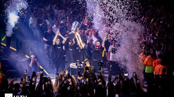 Эйсы и клатчи: собрали лучшие моменты IEM Rio Major 2022 с участием Outsiders