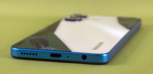 Обзор смартфона Tecno Spark 9 Pro Sport Edition с необычным дизайном Обзор смартфона Tecno Spark 9 Pro Sport Edition с необычным дизайном