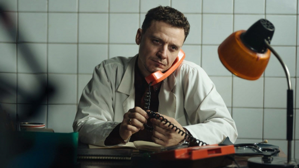 Беспросветная русская хтонь: Обзор сериала &laquo;Аутсорс&raquo; от Okko
